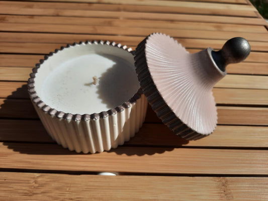 Bougie Capucine doré + son couvercle rose