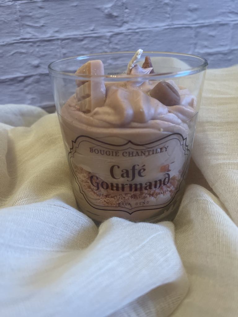 le parfum gourmand de cette bougie chantilly va vous transporter dans l'univers des torréfacteurs