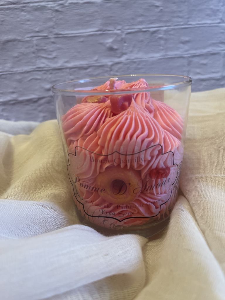 souvenir de fête foraine avec cette bougie gourmande au parfum sucré de pomme d'amour