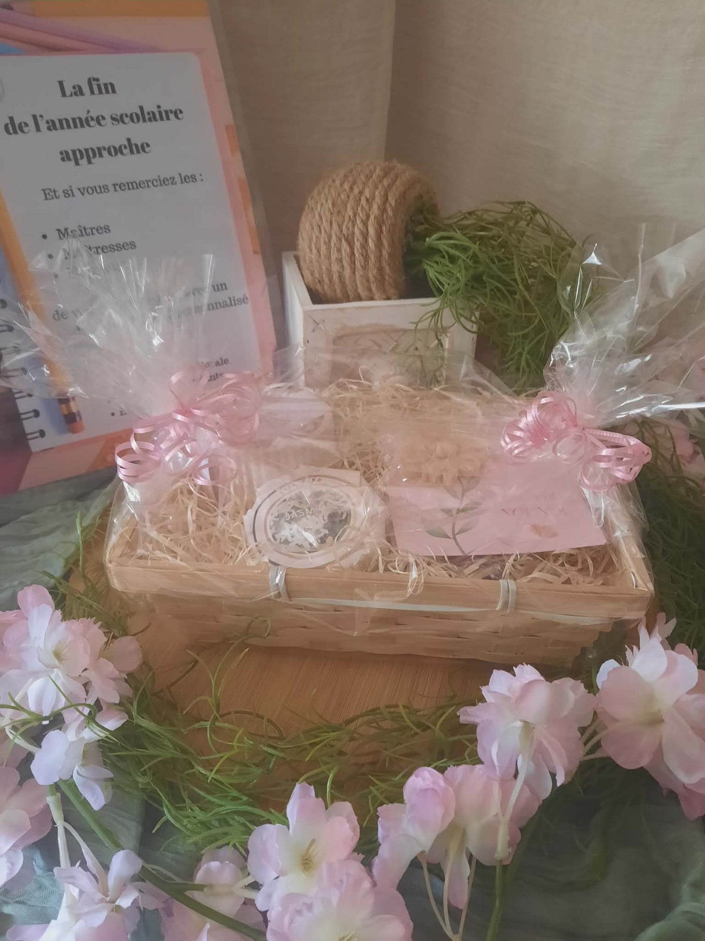 Panier garni remerciement maîtresse , maître et nounou n°17