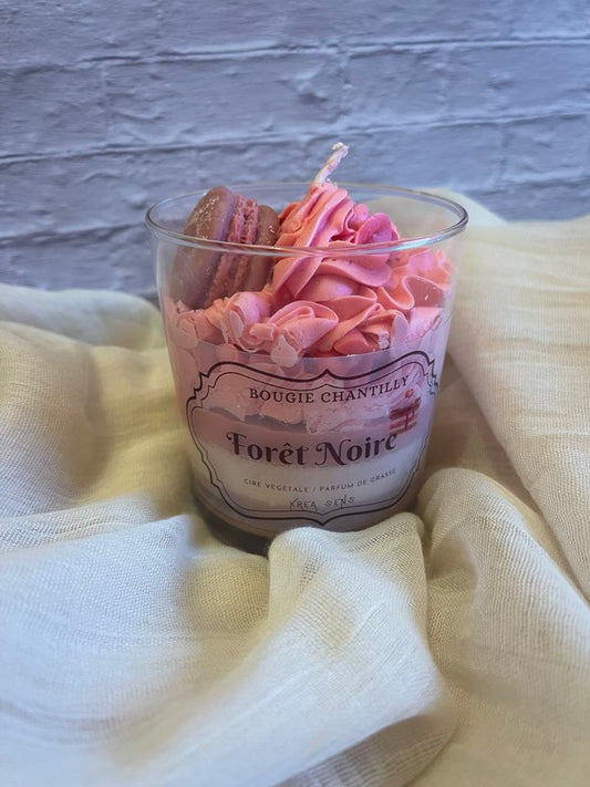 bougie succulente au parfum de cerise intense allié à la gourmandise d'un gâteau subtile