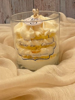 un vrai régal olfactif et visuel avec cette bougie chantilly parfum citron 