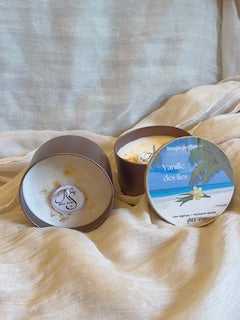 voyagez avec cette bougie au  parfum envoûtant de vanille des îles 